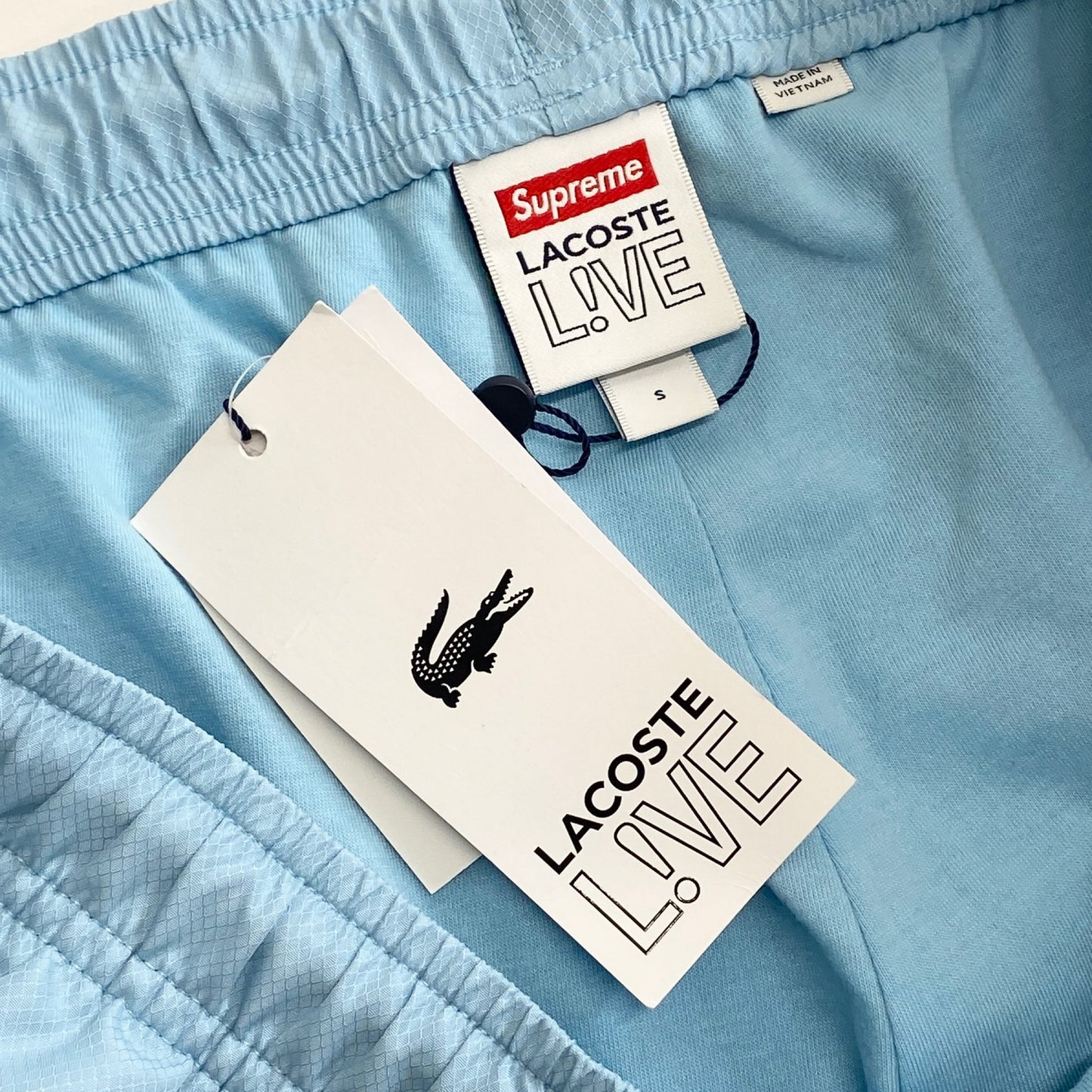 72k11《未使用》Supreme × LACOSTE シュプリーム ラコステ コラボ サイドライン トラックパンツ S ライトブルー 刺繍ロゴ