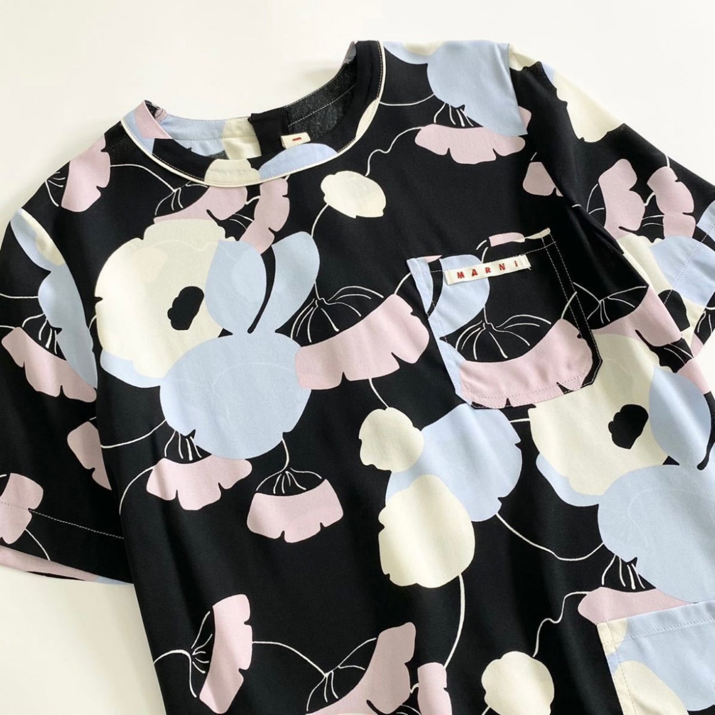 55i5  《美品》 MARNI マルニ 半袖カットソー Tシャツ ブラウス トップス 花柄 ロゴ胸元ポケット サイズ40 マルチカラー レーヨン100％ レディース