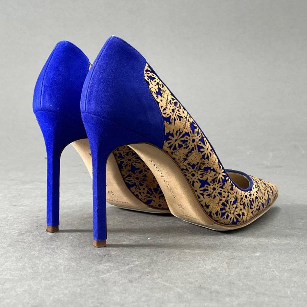 7h4 《極美品》 MANOLO BLAHNIK マノロブラニク ピンヒール パンプス スエード カーフレザー 花柄 カッティング 36 ブルー レディース