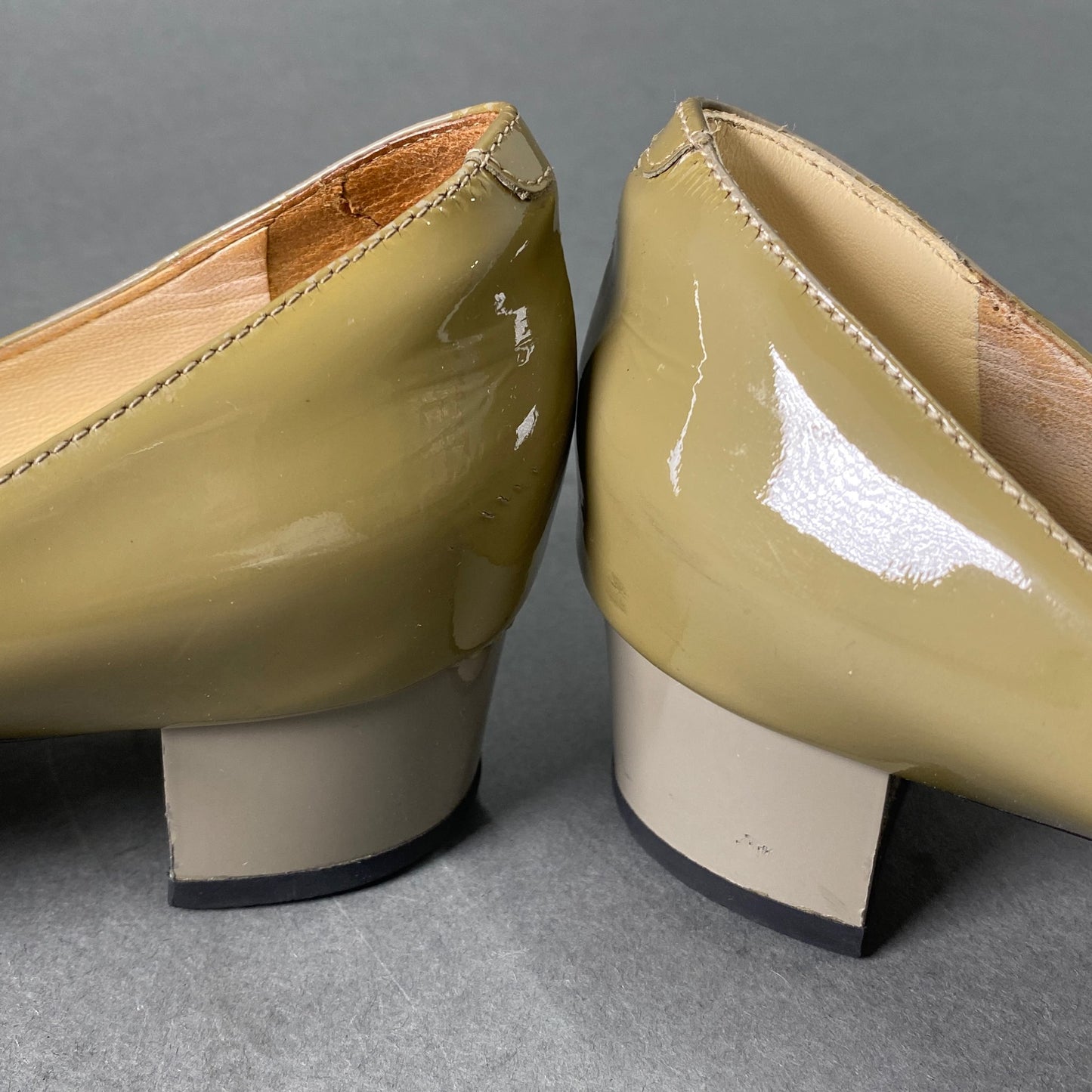 4a26 JIMMY CHOO ジミーチュウ イタリア製 247IRIS. チャンキーヒール スクエアトゥ パンプス シューズ 37 カーキ オリーブ系 パテントレザー MADE IN ITALY