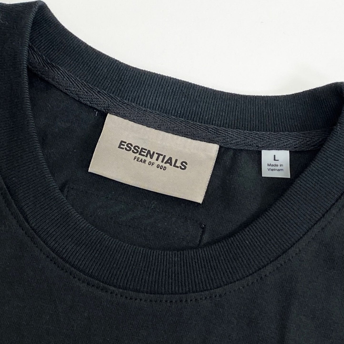 73k12《美品》ESSENTIALS エッセンシャルズ ロゴTシャツ L ブラック FEAR OF GOD カットソー TEE 半袖