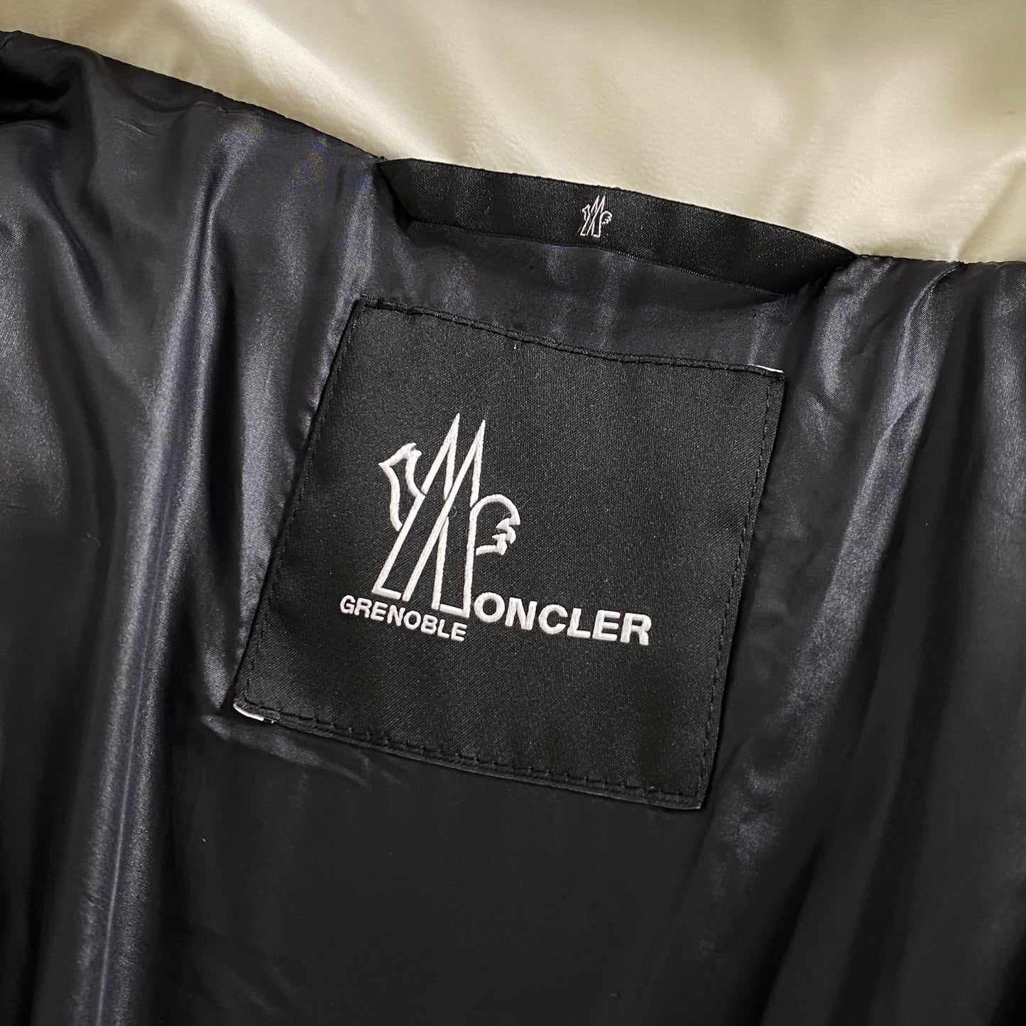 16L5 MONCLER GRENOBLE モンクレール グルノーブル LAMOURA GIUBBOTTO ラモラ ダウンジャケット 0 ホワイト レディース アウター