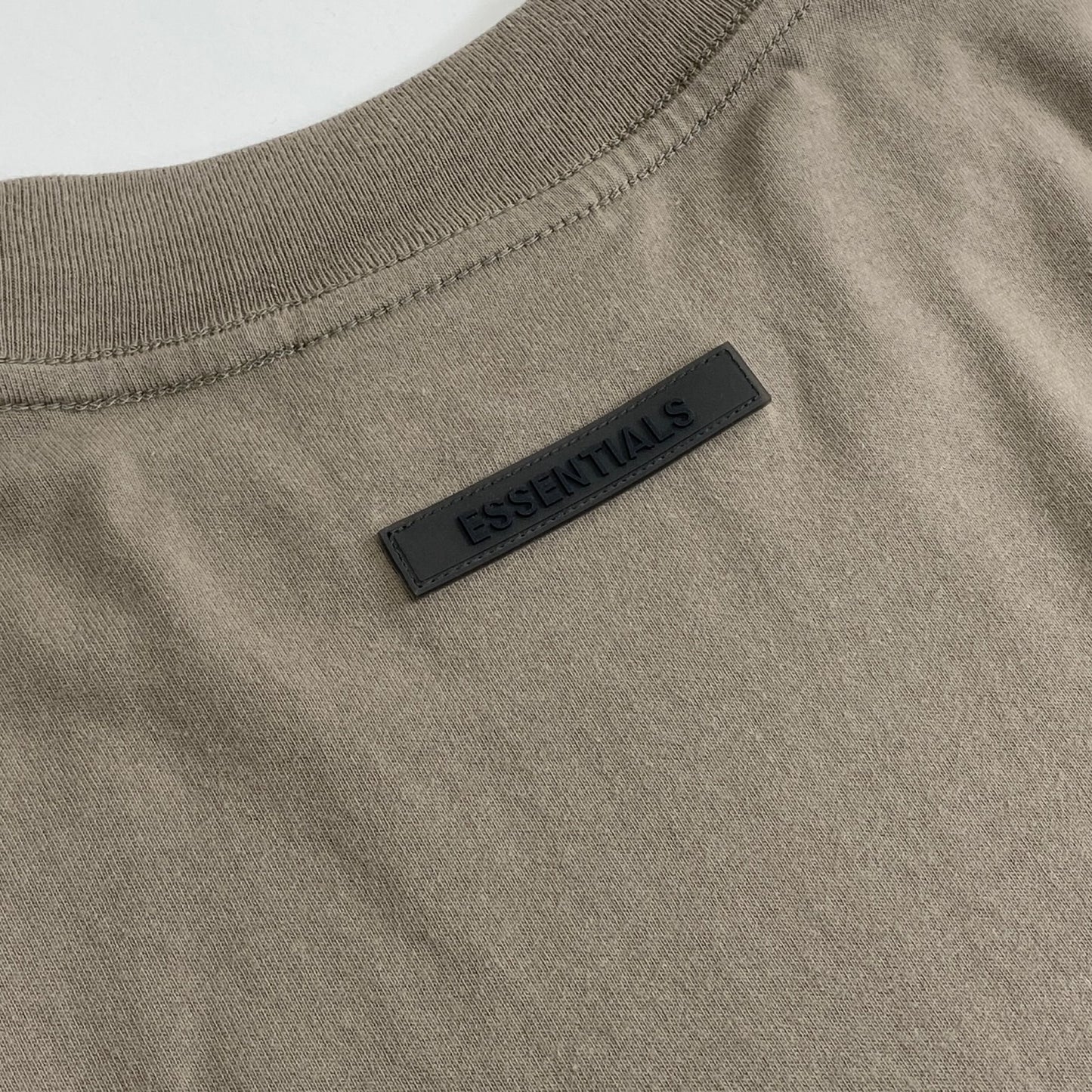 64k13《美品》FEAR OF GOD ESSENTIALS フェアオブゴッド エッセンシャルズ 定番 バックプリント ロンT 長袖カットソー L ブラウン メンズ