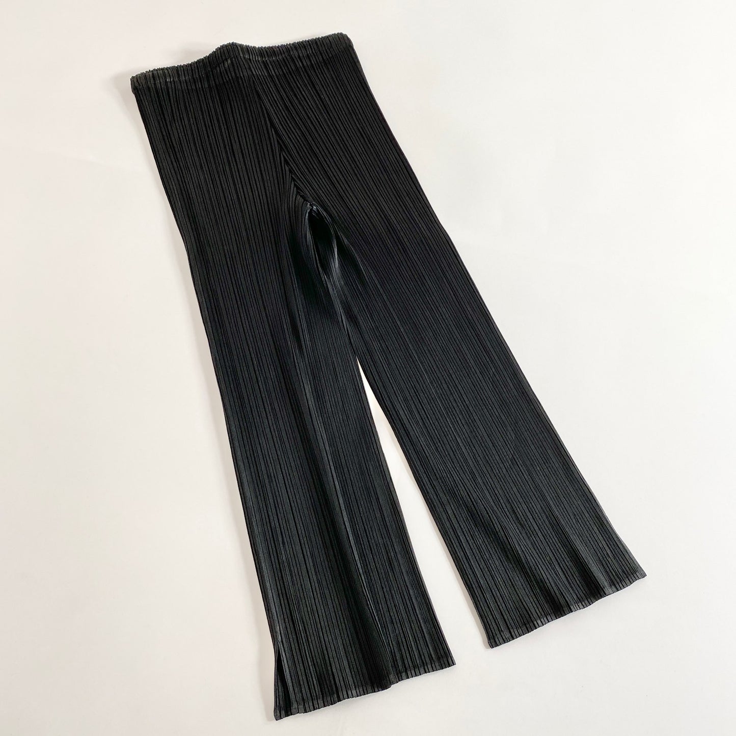 77k22《美品》PLEATS PLEASE プリーツプリーズ プリーツパンツ 2 ブラック 日本製 ボトムス スリット入り PP55-JF101 ISSEY MIYAKE イッセイミヤケ