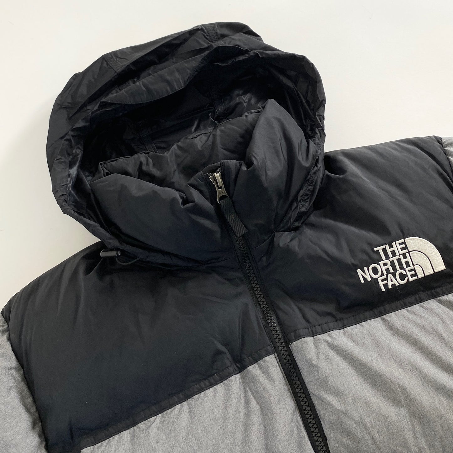 14a18 THE NORTH FACE ノースフェイス ダウンジャケット ダウン80％ ND91842 L グレー フード収納 トップス アウター 上着