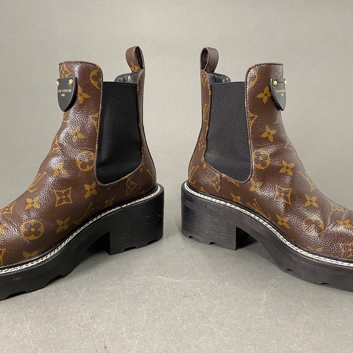 k14 定価\240,900 LOUIS VUITTON ルイヴィトン LV ボブール ライン アンクルブーツ 1A8QCN 24.0cm ブラウン パテント モノグラム サイドゴア レザーパッチ ハイブランド