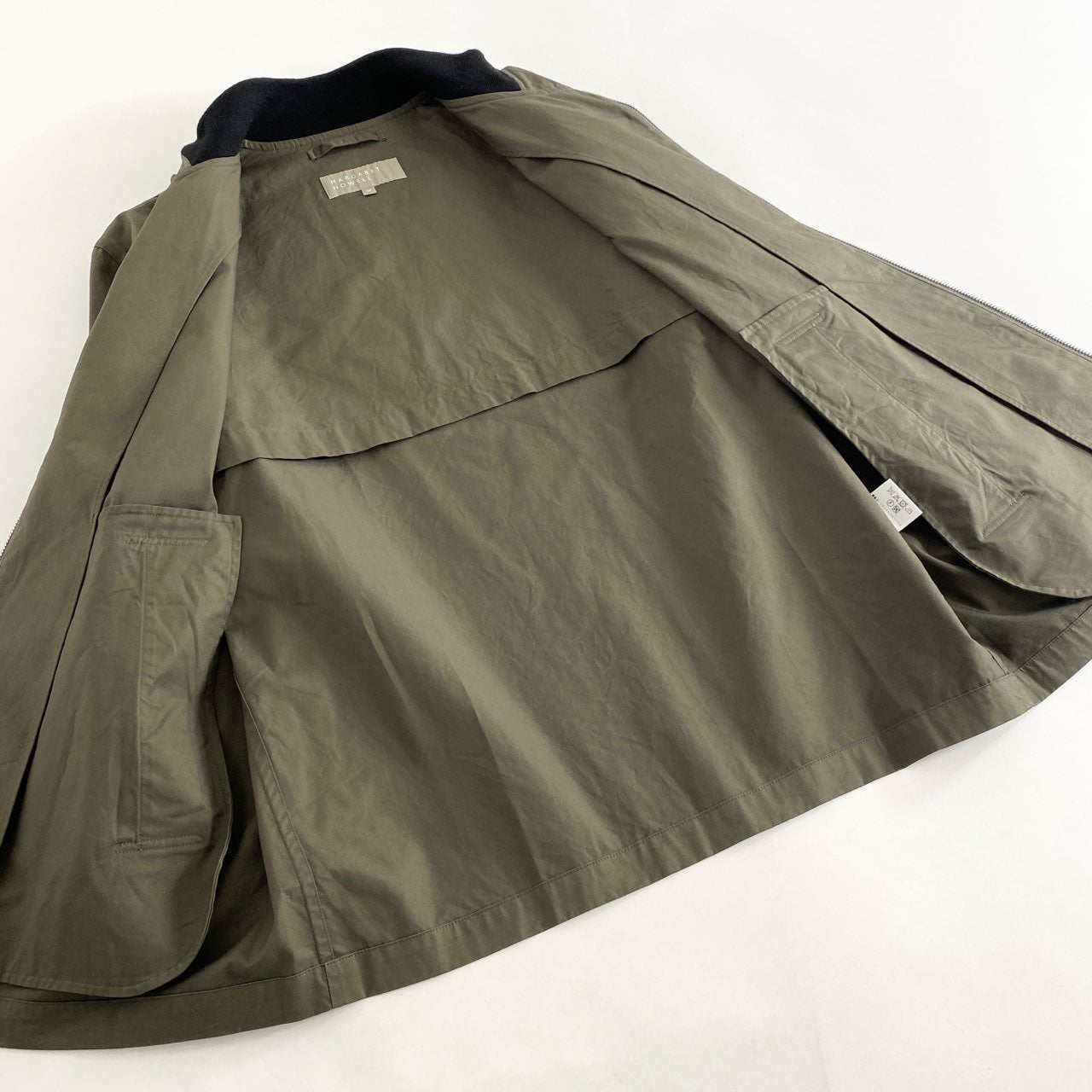 70L7-2《美品》MARGARET HOWELL マーガレットハウエル SHOWRPROOF LIGHT COTTON TWILL M カーキ コットンツイルブルゾン