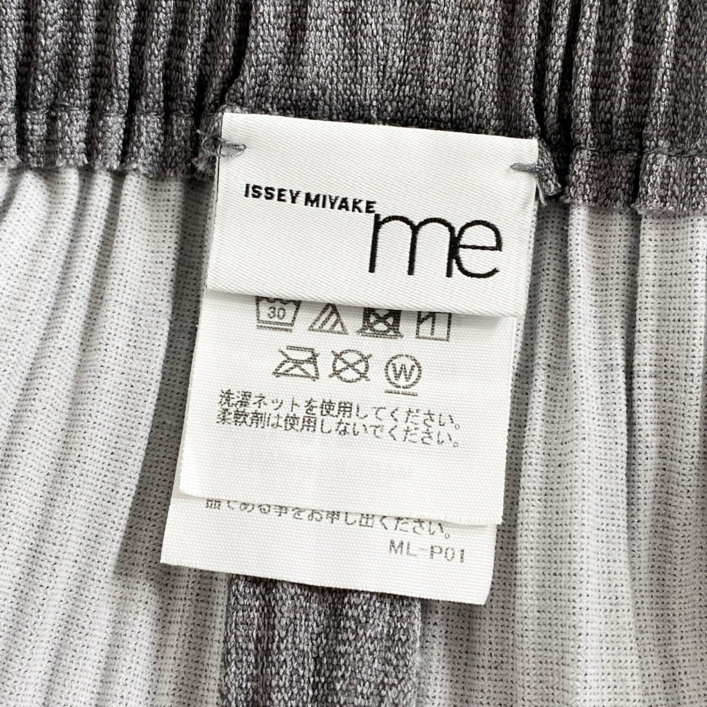 10c14 me ISSEY MIYAKE ミーバイ イッセイミヤケ クロップド プリーツパンツ グレー 紐ベルト PLEATS PANTS MI73FF522