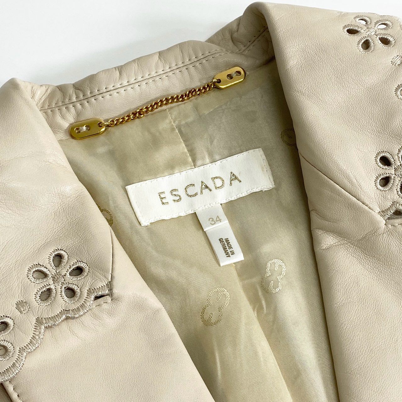 15c20 ESCADA エスカーダ ドイツ製 テーラードジャケット ブレザー 花柄 パンチング 34 ベージュ ラムレザー 本革 レディース