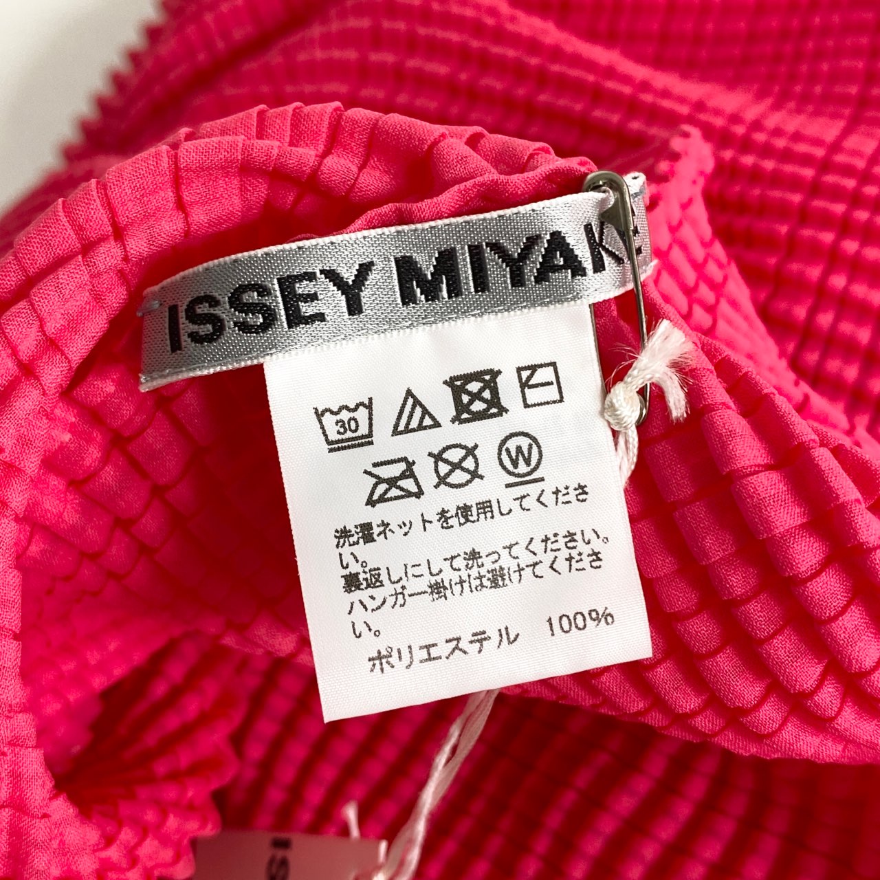 48a30 《極美品》 タグ付 ISSEY MIYAKE イッセイミヤケ ハイネックプリーツカットソー 2 ピンク Tシャツ PLEATS PLEASE プリーツプリーズ